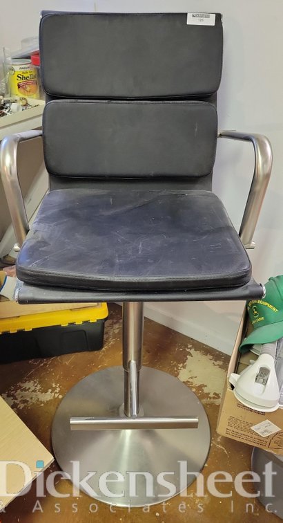 TALL BAR HEIGHT STYLING CHAIR WITH FOOT REST