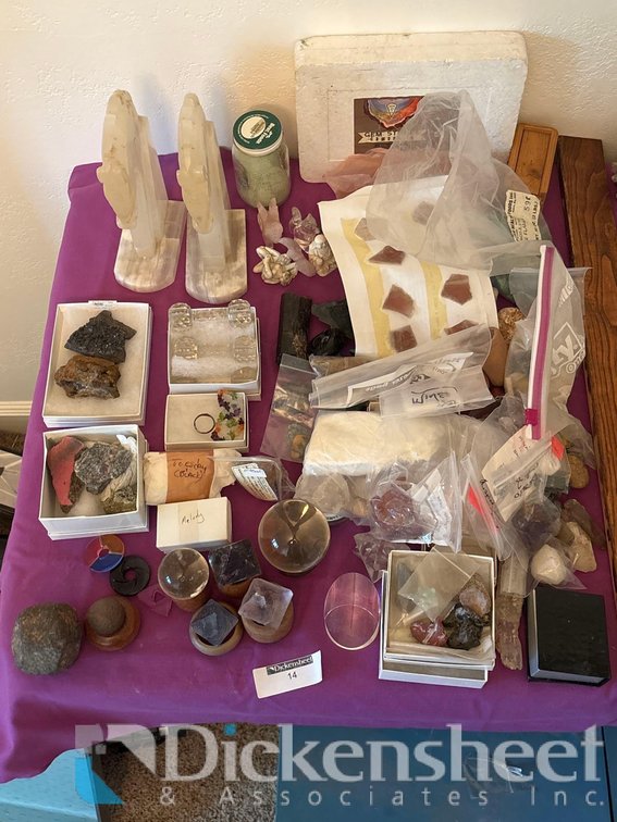 LARGE COLLECTION OF GEMS AND MINERALS
