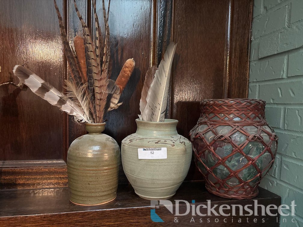 CERAMIC VASES AND FEATHERS