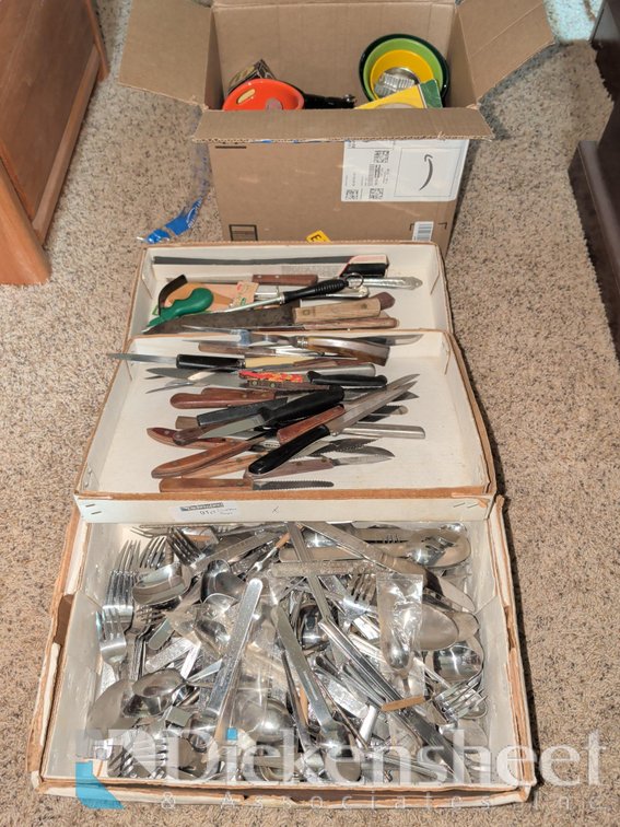KNIVES AND KITCHEN WARE LOT