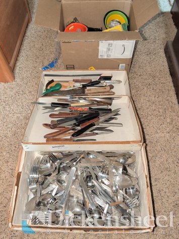 Image for KNIVES AND KITCHEN WARE LOT