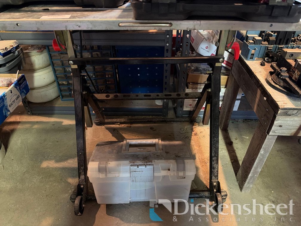 ADJUSTABLE WORK TABLE