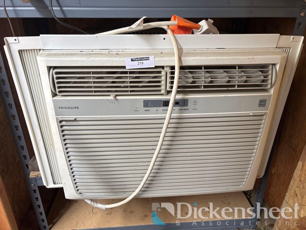 FRIGIDAIRE WINDOW MOUNT AIR CONDITIONING UNIT