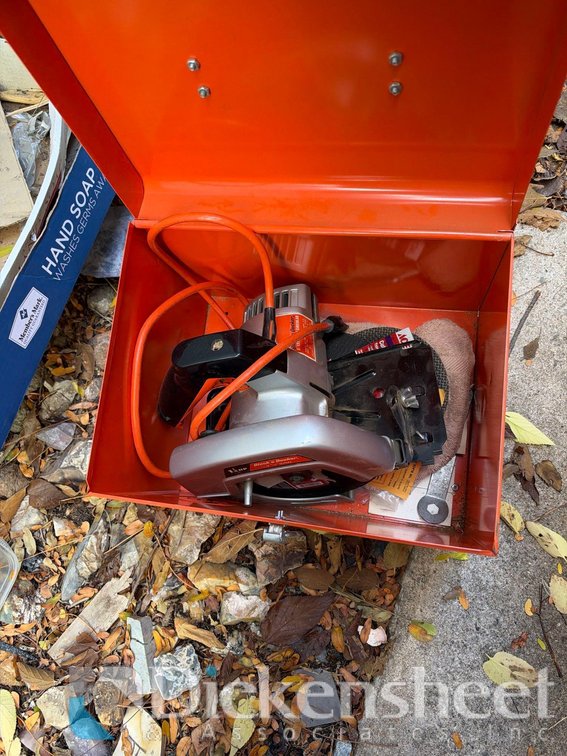 BLACK & DECKER SAW