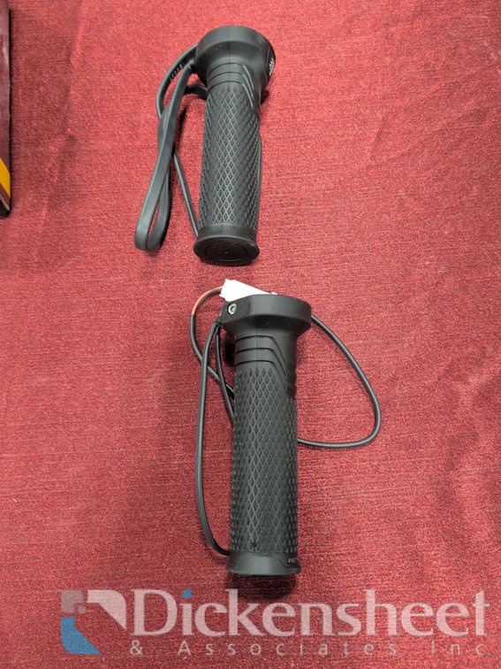 CAN-AM HEATED GRIPS AND THUMB THROTTLE COMBO