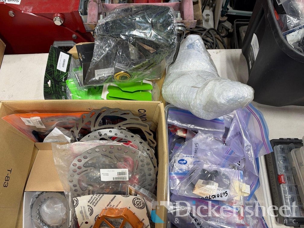 ASSORTMENT OF MOTORCYCLE PARTS