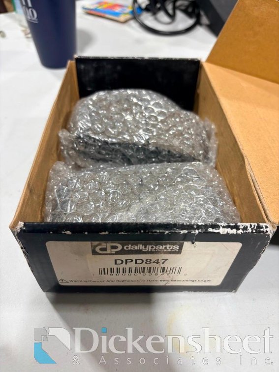 Daily Parts Distribution Automotive Disk Brake Pad Set