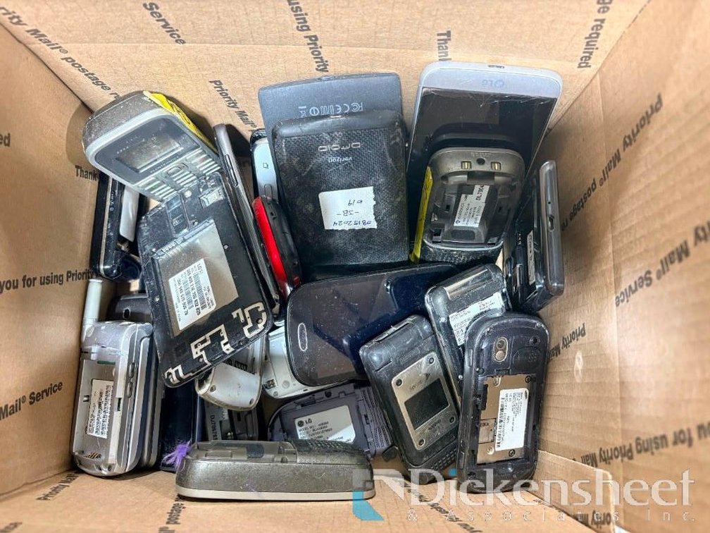 Bulk Lot of Assorted Older Cell Phones