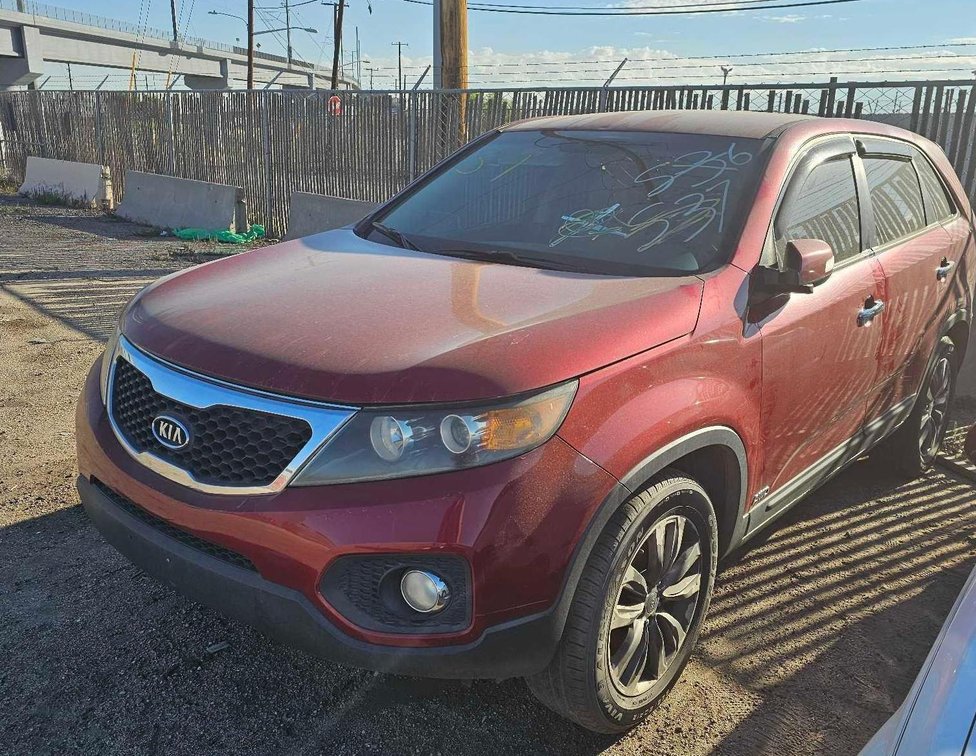 2011 KIA SORENTO UP 5XYKUDA27BG012194