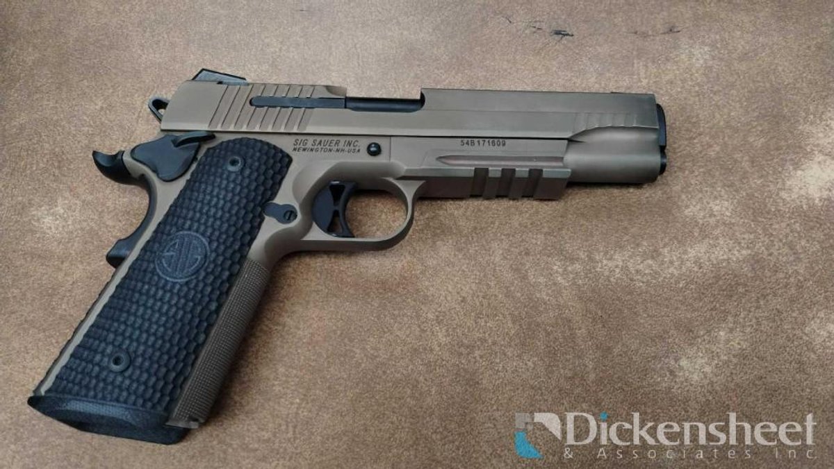 PISTOL SIG SAUER 1911, .45 AUTO CAL, S/N: 54B171609