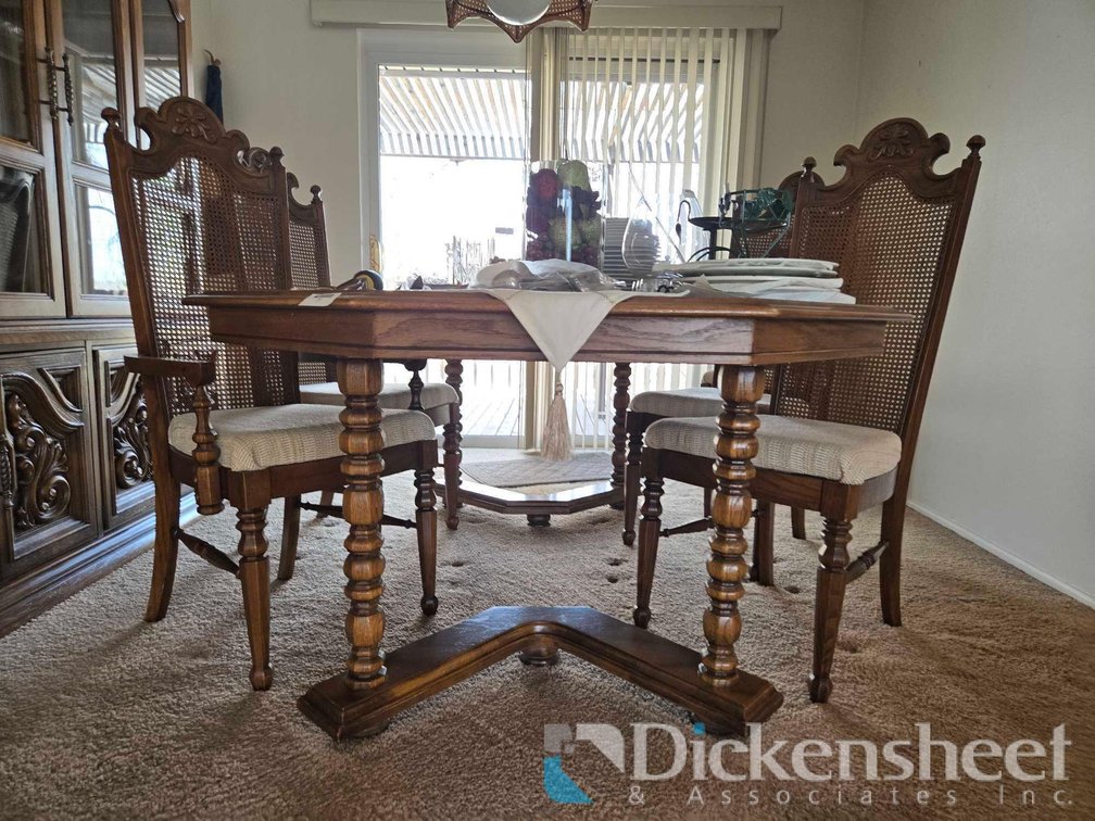 BEAUTIFUL DINING TABLE WITH RATTON BACK CHAIRS 