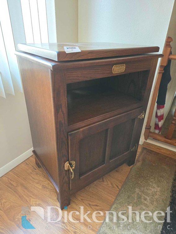 WHITE CLAD OAK MICROWAVE STAND 