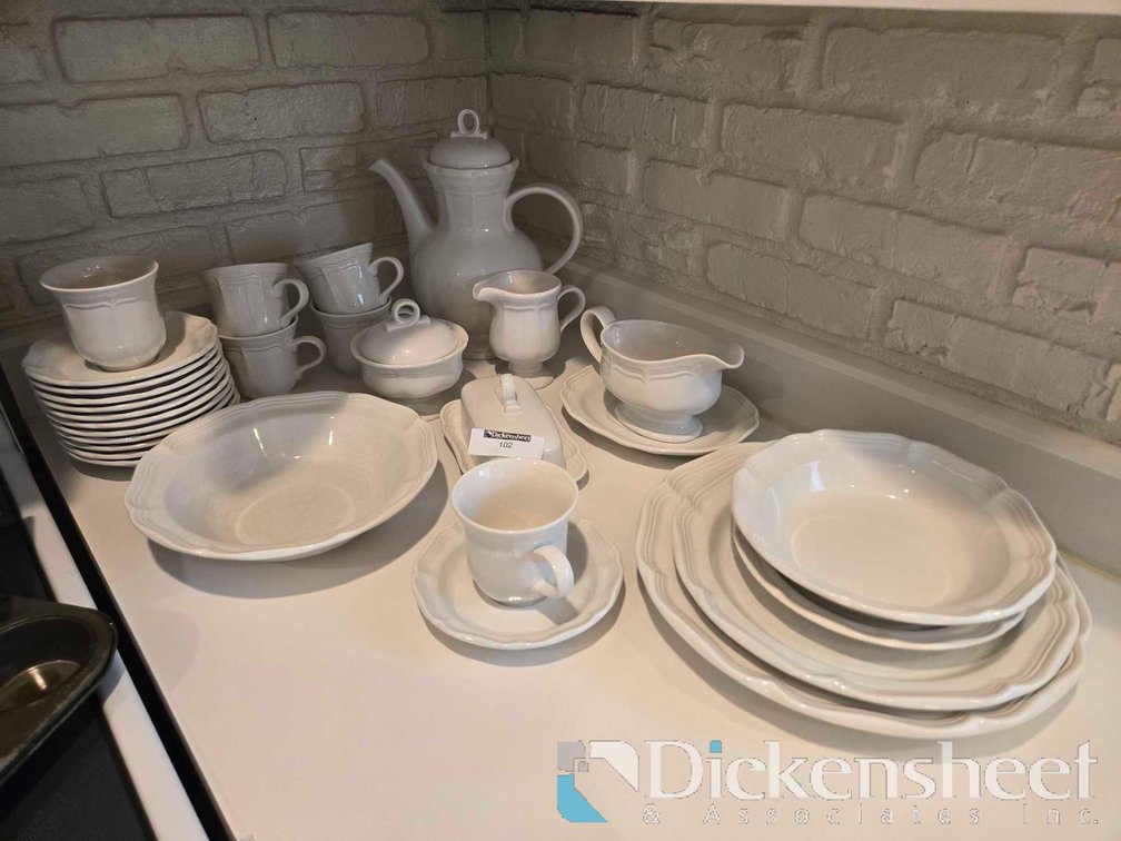 MIKASA FRENCH COUNTRYSIDE DISHES AND TEAPOT SET