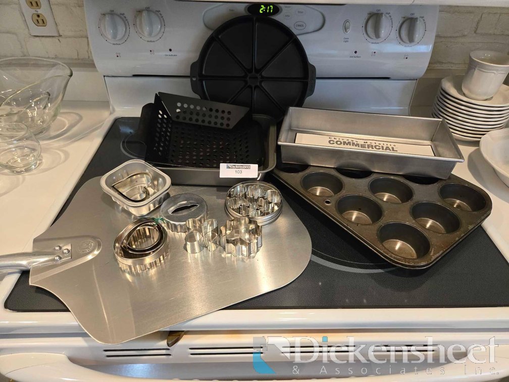 ASSORTMENT OF BAKING ITEMS LOT