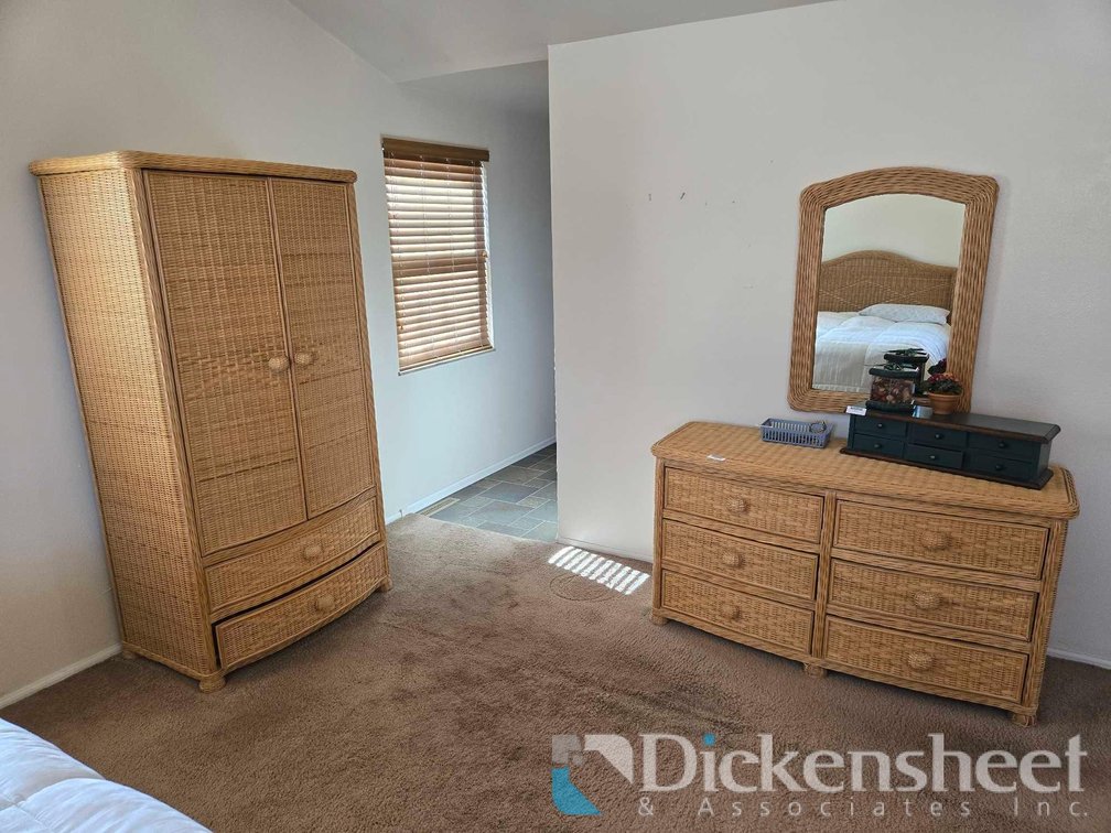 VINTAGE PIER 1 WICKER BEDROOM SET