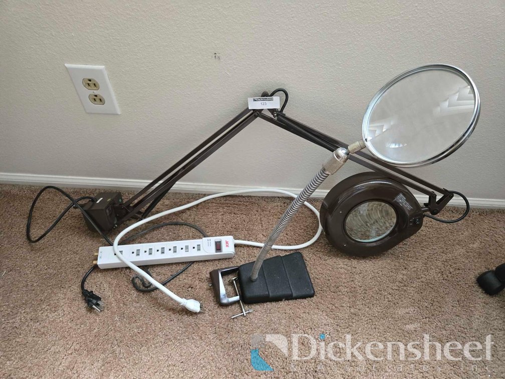 DESKTOP MAGNIFIERS
