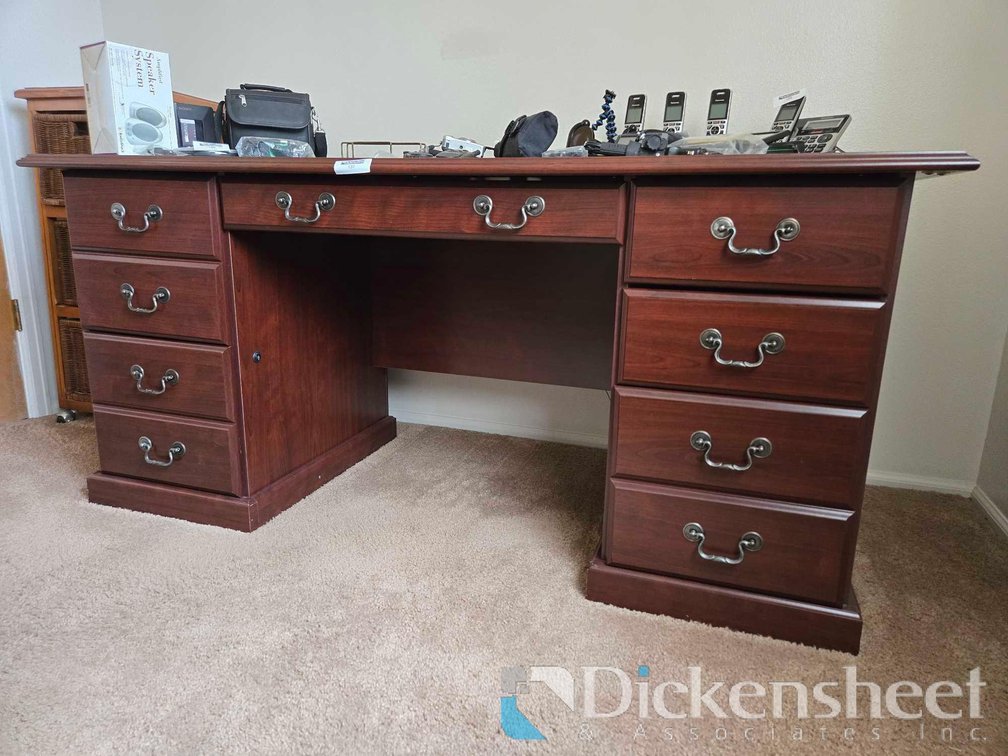 CHERRY FINISH DOUBLE PEDESTAL EXECUTIVE DESK with traditional style