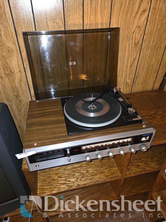 MAGNAVOX RECORD PLAYER 