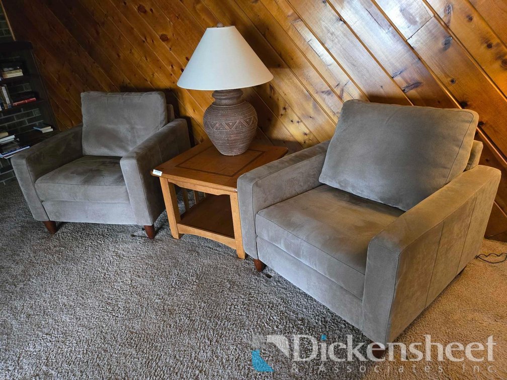 MATCHING CUSHIONED ARM CHAIRS AND TABLE LOT 