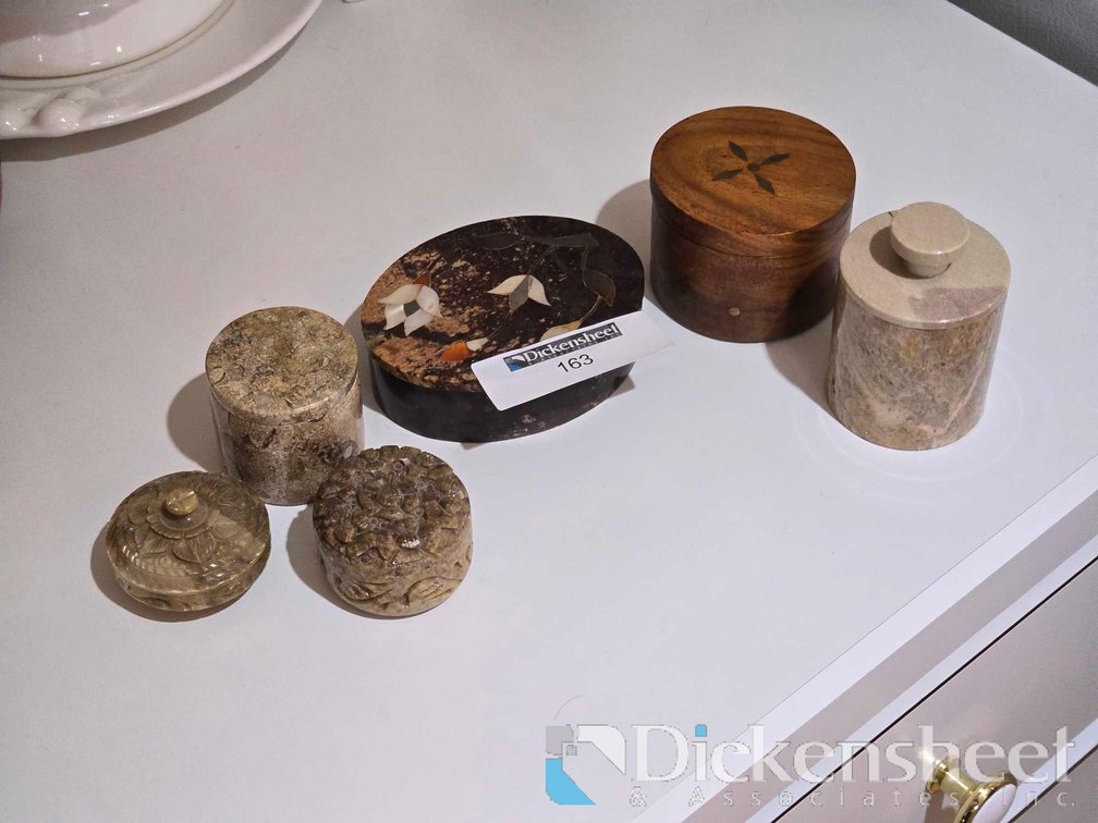 ASSORTMENT OF STONE AND WOOD TRINKET BOXES 
