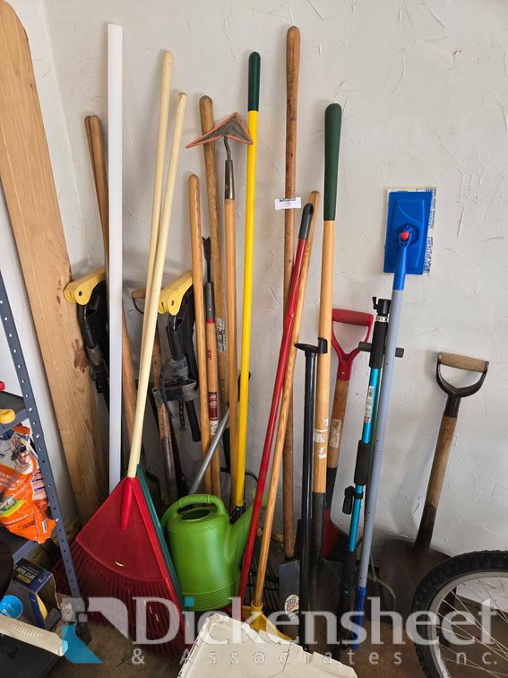 HAND TOOL LOT 