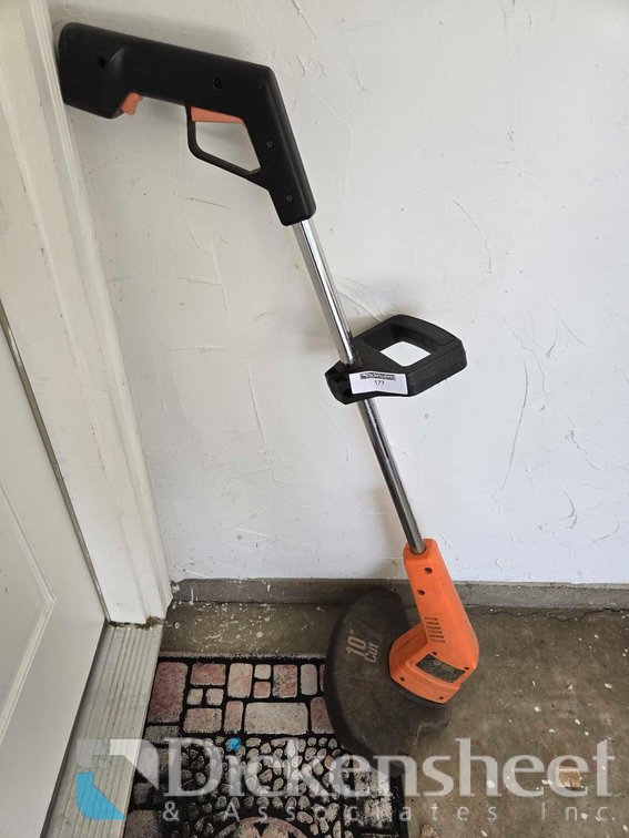 BLACK & DECKER YARD TRIMMER 
