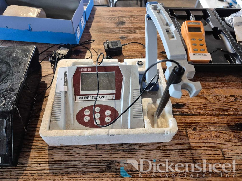 FRISTADEN LAB DIGITAL PH READER 