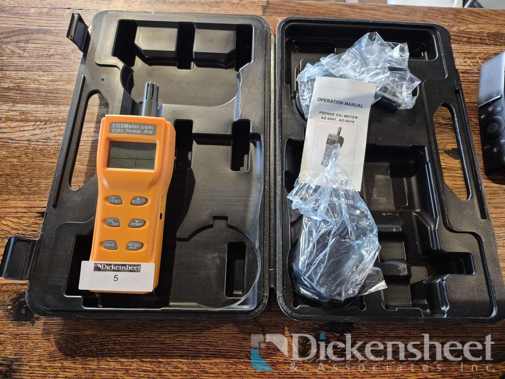 CO2 DIGITAL METER WITH CASE