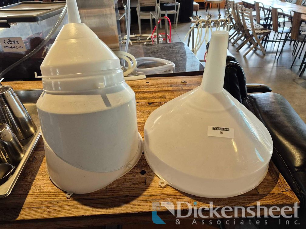 VARIOUS SIZE FUNNELS 