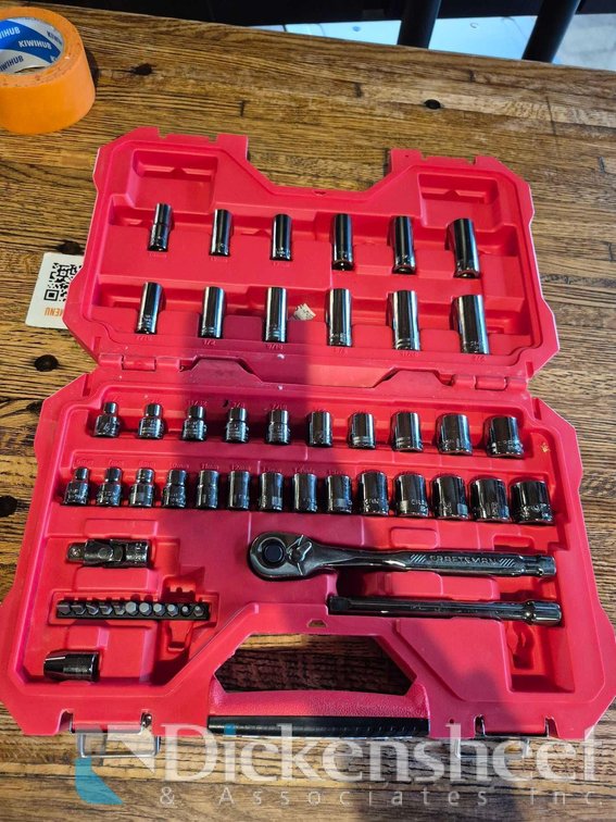 CRAFTSMAN 57 PIECE TOOL SET IN CASE
