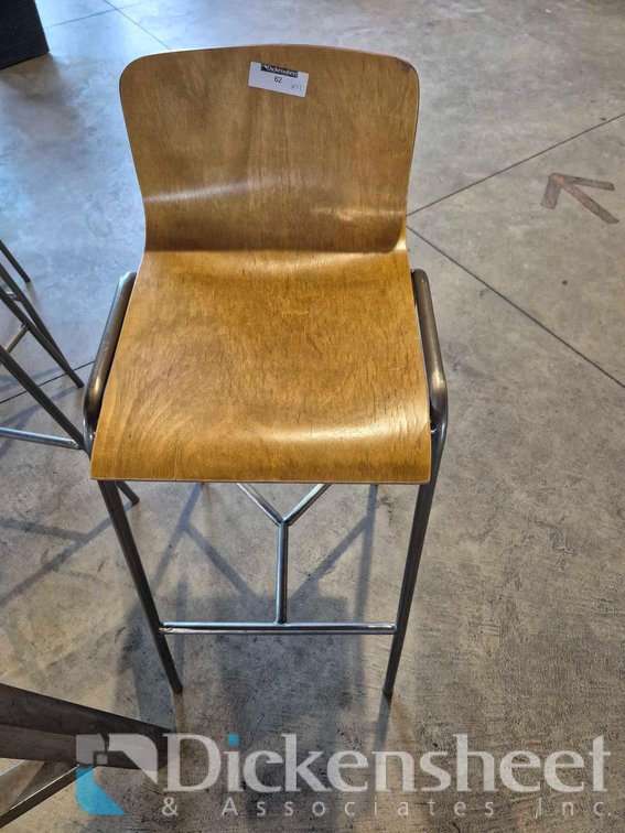 LOT OF MATCHING WOOD BAR HEIGHT STOOLS WITH METAL FRAMES - QTY (13)