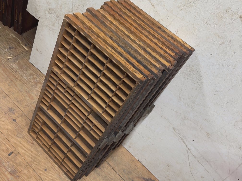 10 Wooden California Type Cases