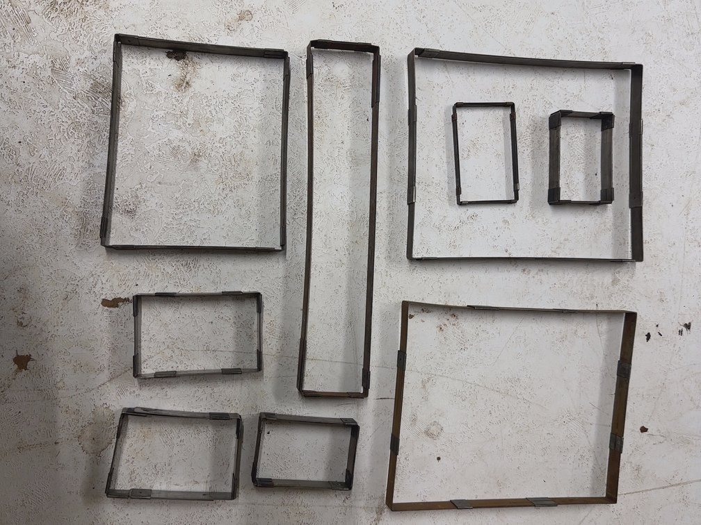 Adjustable Galley Tray Stays