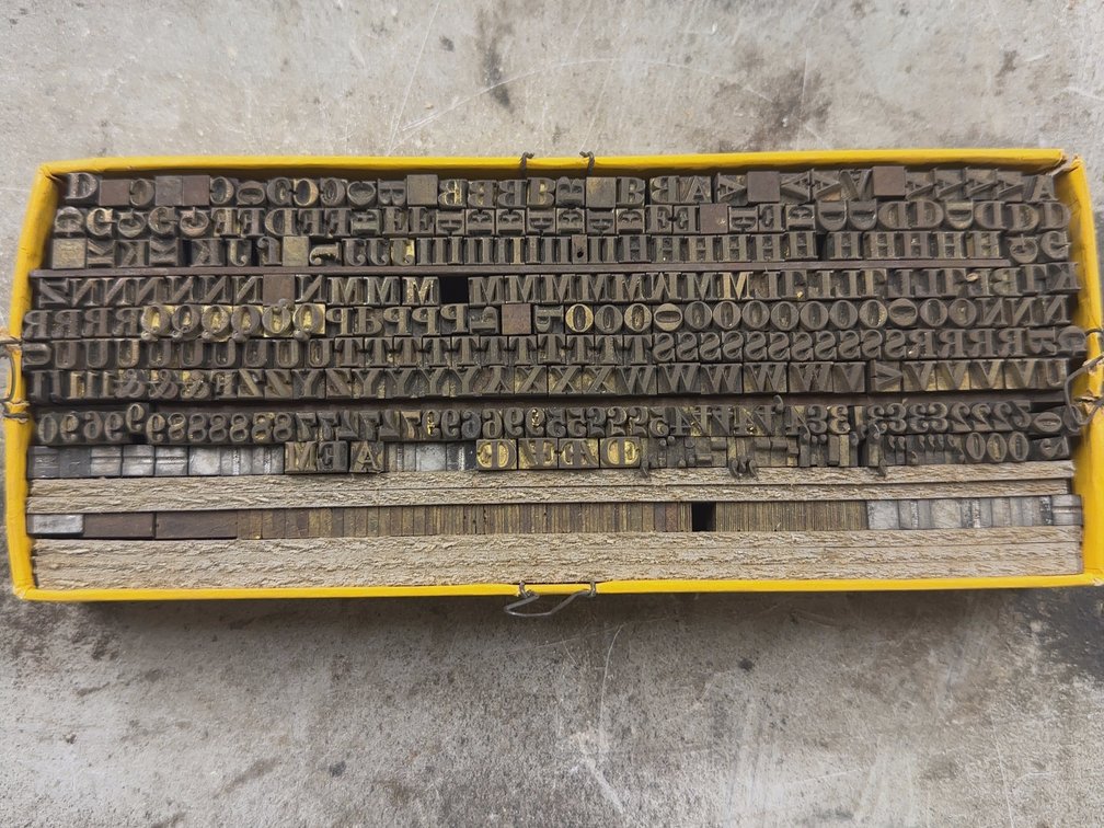 16 Pt Brass Type