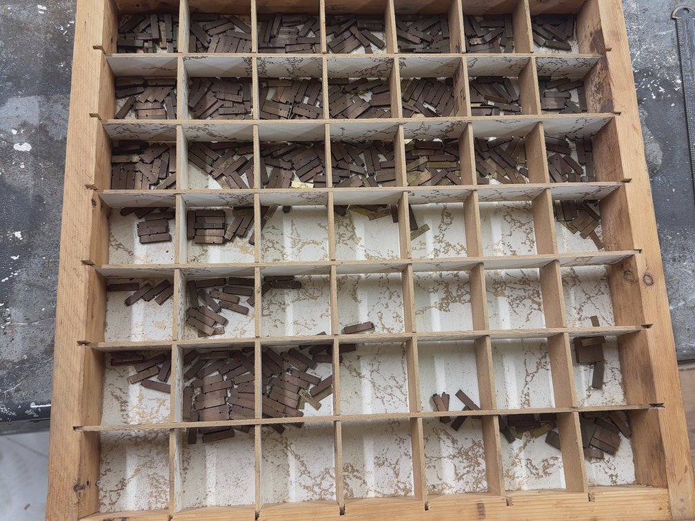 16 Pt Brass Type