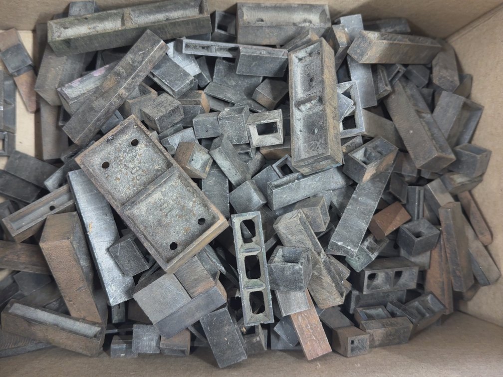 18 Lbs Metal Letterpress Furniture