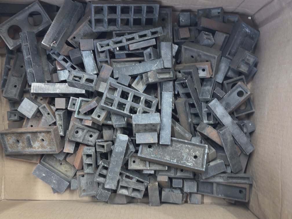 18 Lbs Metal Letterpress Furniture