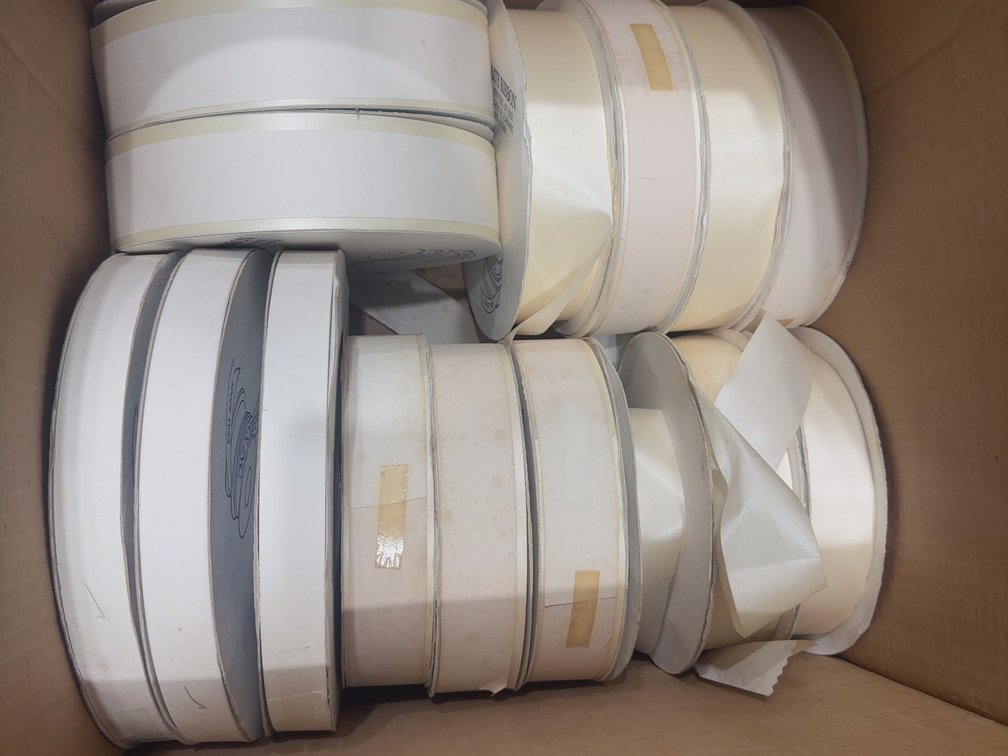 White Scher Ribbon