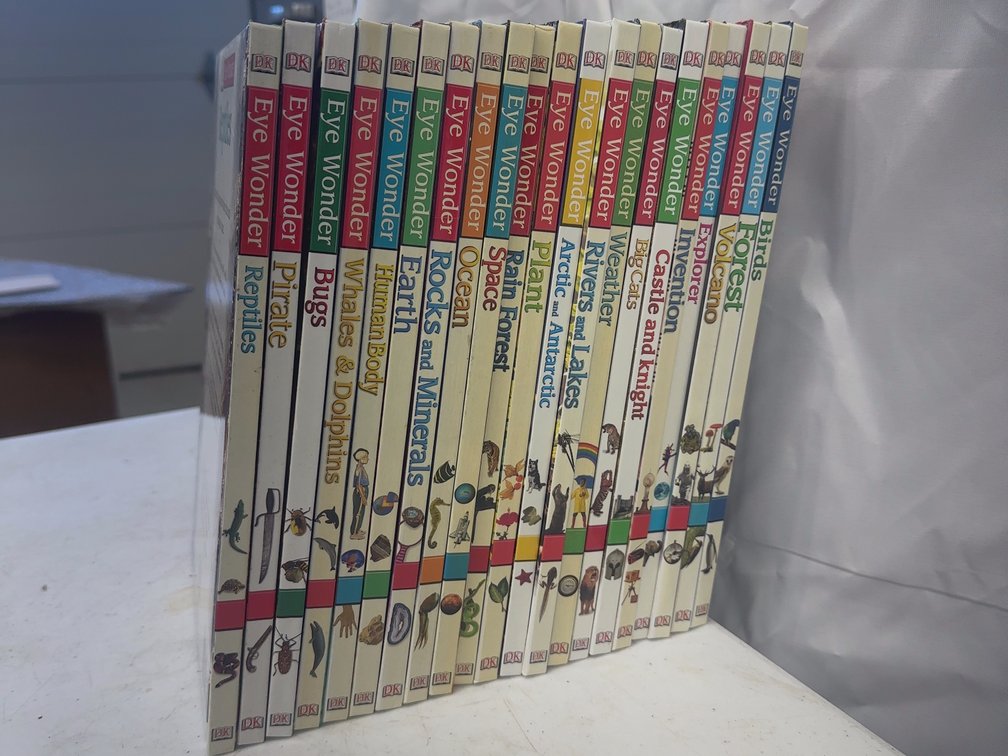 21 Eye Wonder Books