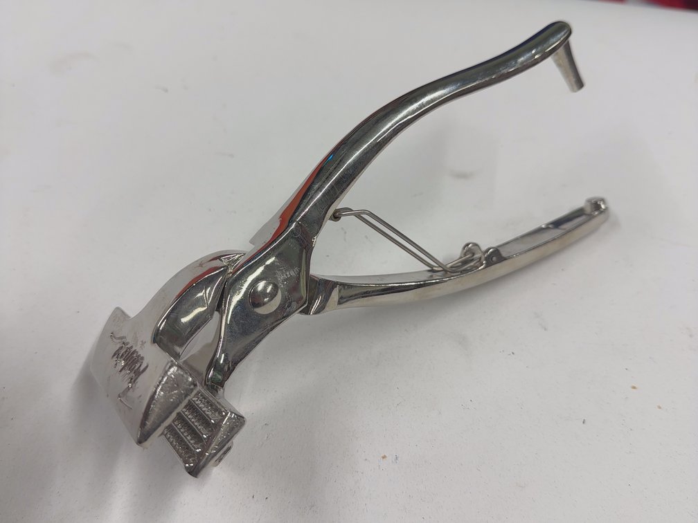 Fredrix Canvas Stretching Pliers