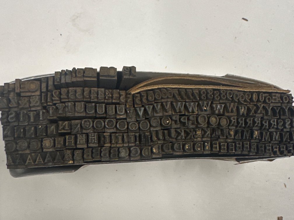 8 Pt Brass Type