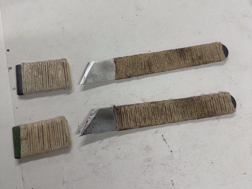 2 Knives