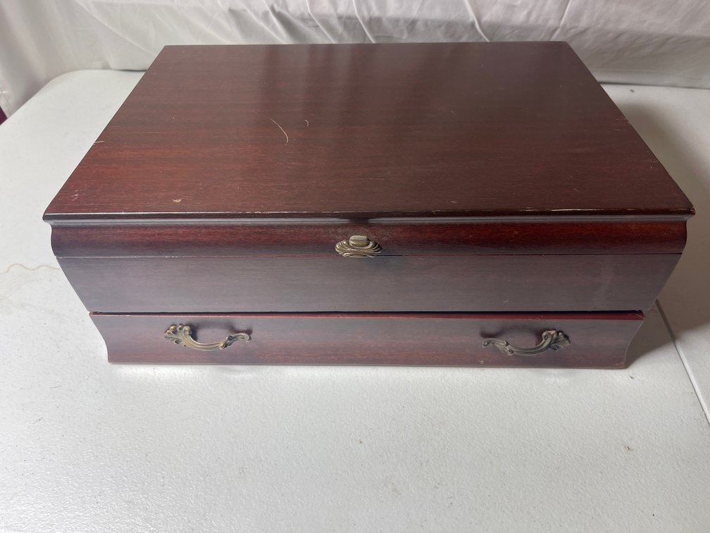 Lot 551