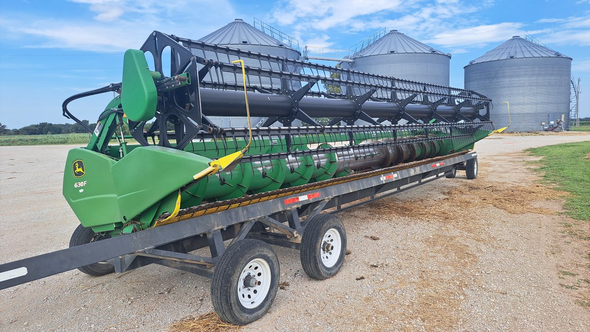 • 30ft John Deere Hydraflex Header  