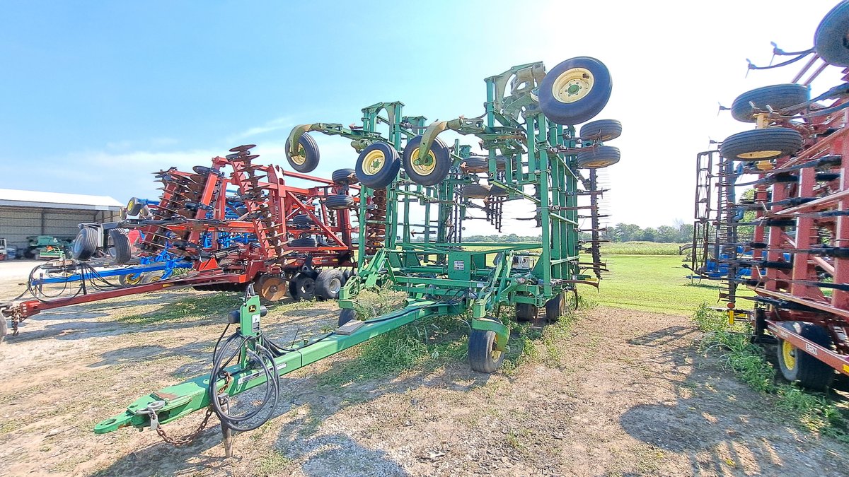 John Deere 2210