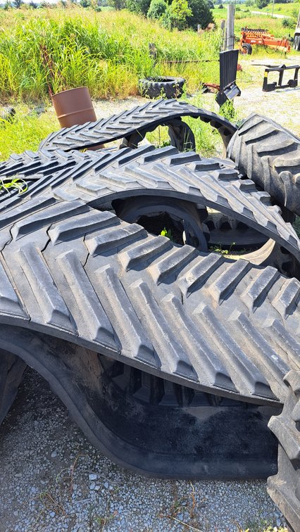 Case IH Quadtrac  32” Tracks (used)