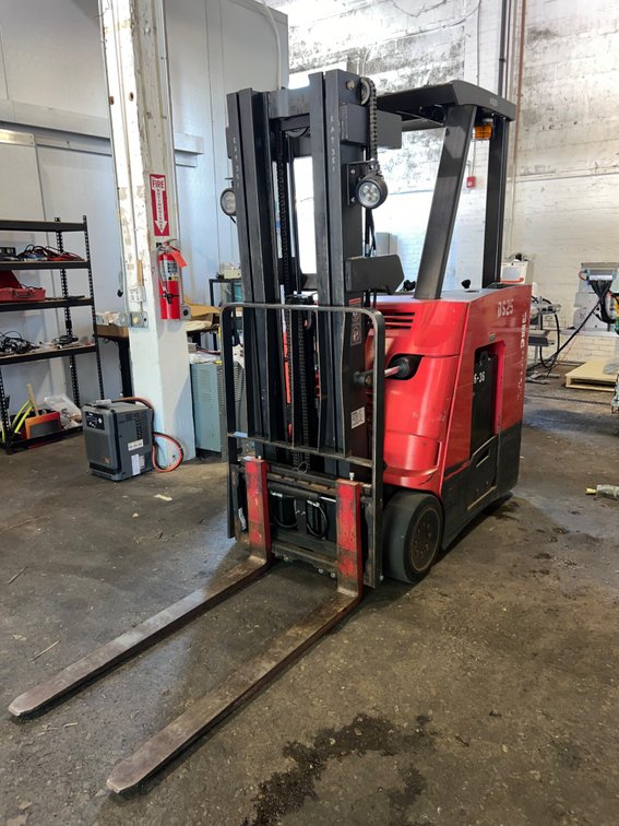 RAYMOND - 415-C30TT -  Stand Up Forklift with Charger