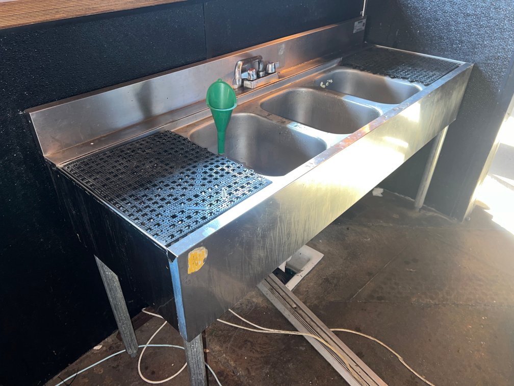 KROWNE - 5ft Underbar Three Compartment Sink