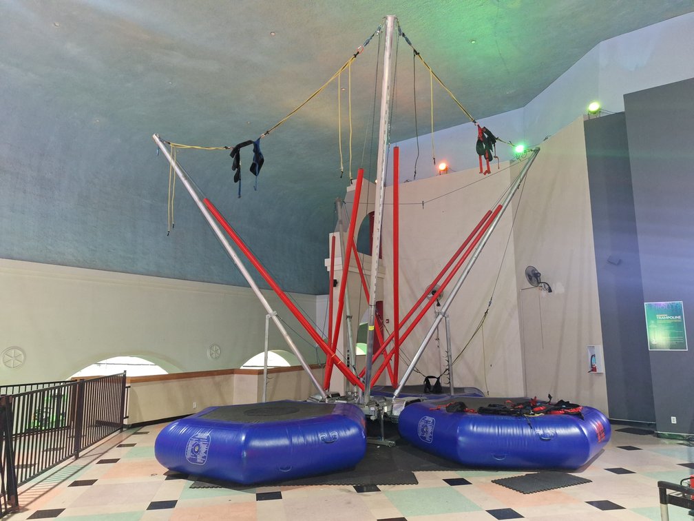 VERTICAL REALITY - Bungee Trampoline System