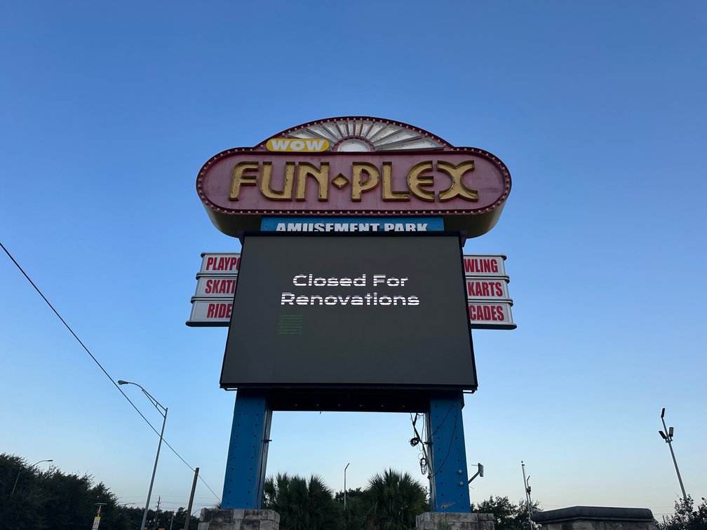 Roadside Modular Panel Pixel Video Screen -  East Side